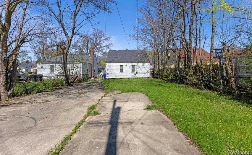 Section 8 SFH in Detroit, MI 48205 – $72,000 — exterior photo